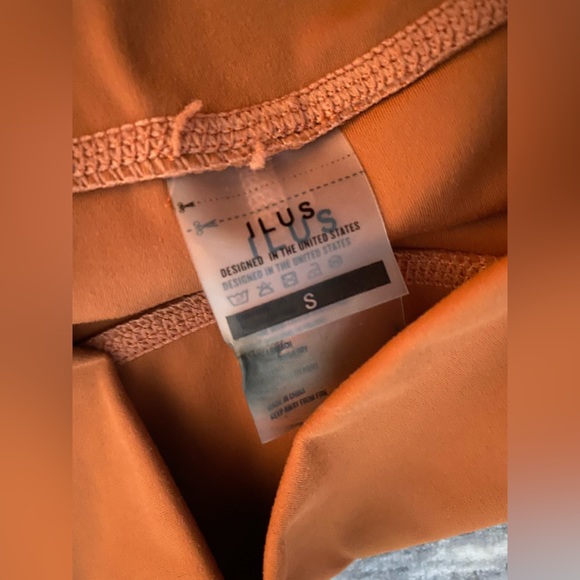 Workout Shorts & Leggings - Picture 3 of 6